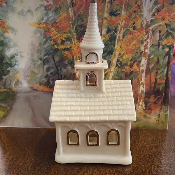 NWOT Ceramic Church with gold detail Ornament - Picture 2 of 9
